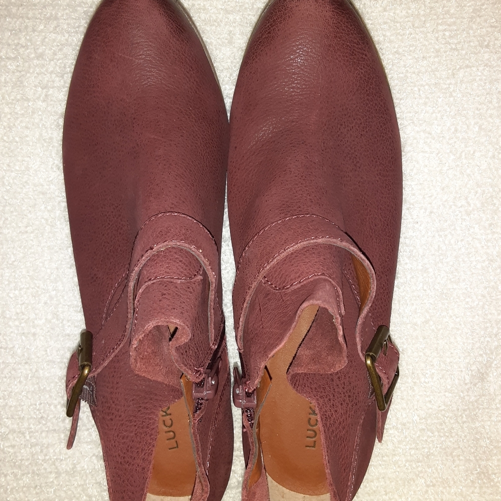 Gorgeous lucky brand boots